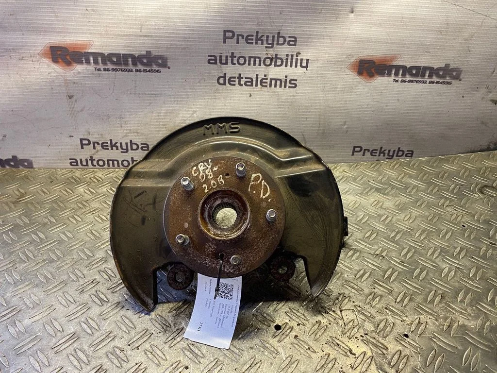 Front wheel hub – front right