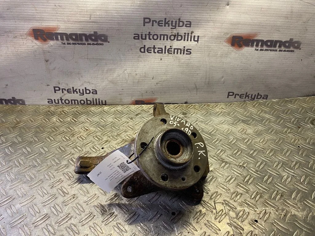 Front wheel hub – front left