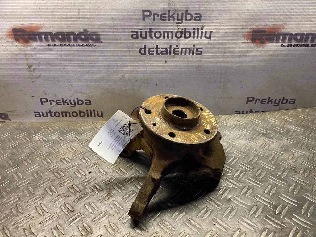 Front wheel hub – front right