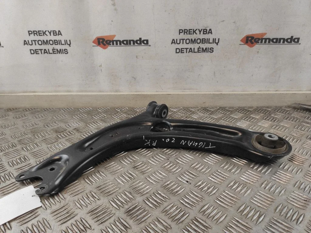 Priekšējā apakšējā svira/svārsts 3Q0407153D