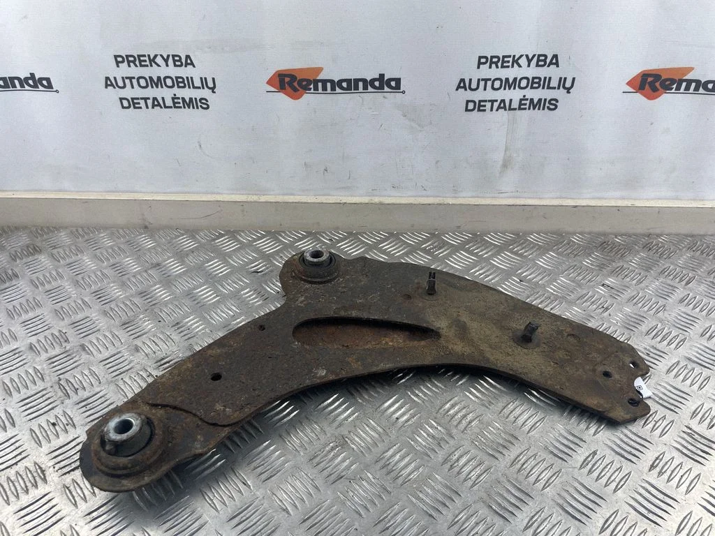 Front lower control arm/wishbone – front right