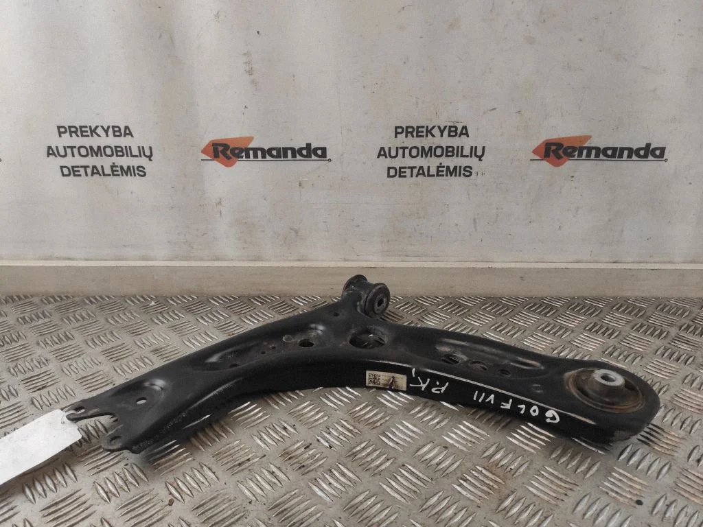 Priekšējā apakšējā svira/svārsts 5Q0407151J