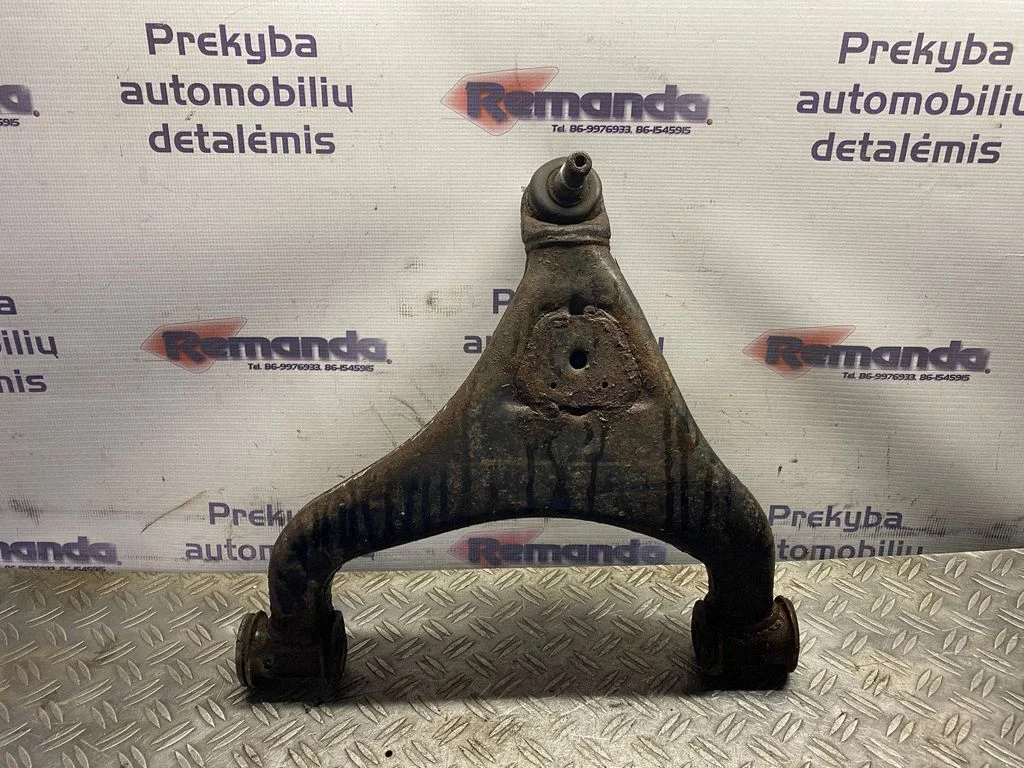 Priekšējā apakšējā svira/svārsts – priekšējā kreisā