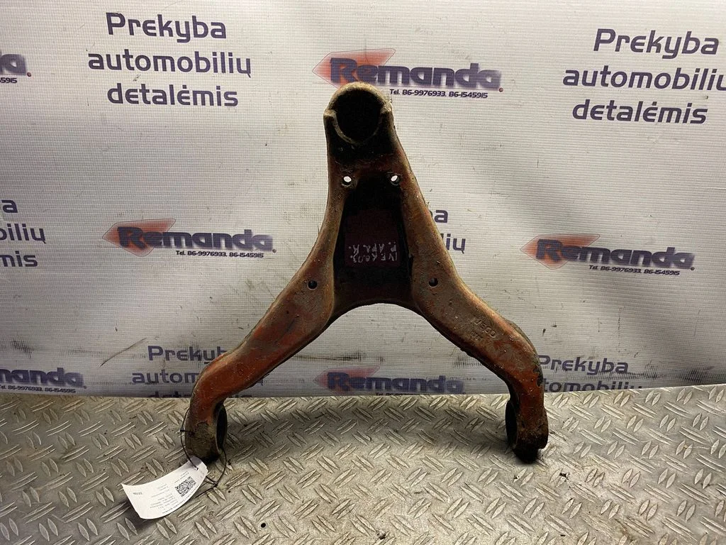 Priekšējā apakšējā svira/svārsts – priekšējā kreisā