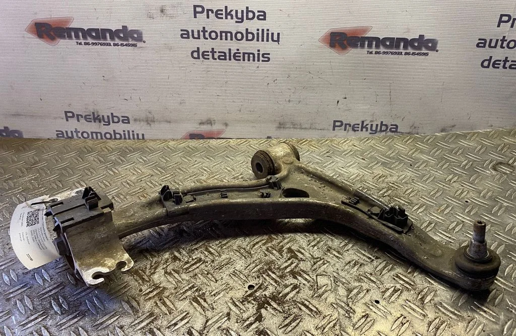Front lower control arm/wishbone – front right