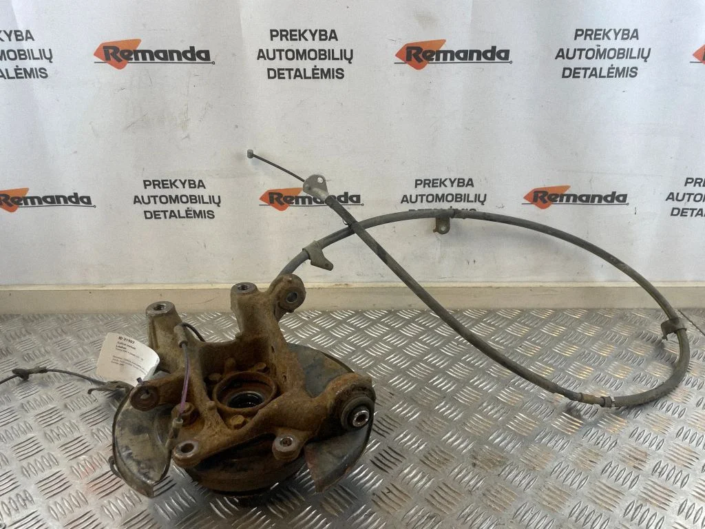 Rear wheel hub – rear left
