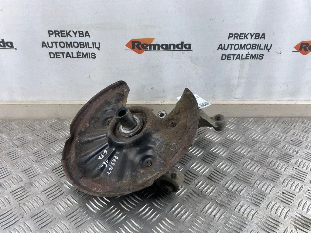 Rear wheel hub – rear right