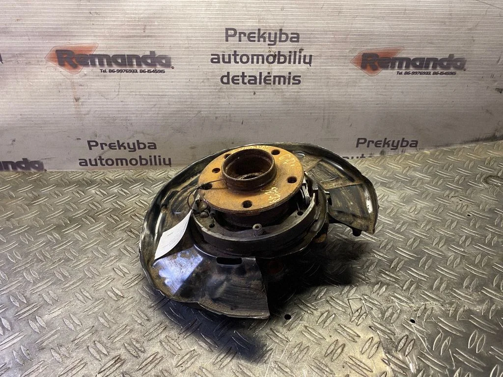 Rear wheel hub – rear right