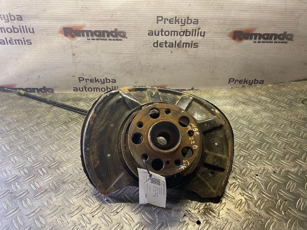Rear wheel hub – rear left