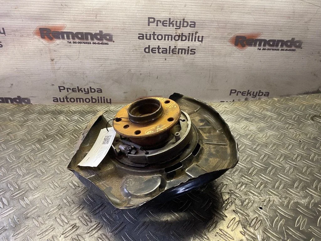 Rear wheel hub – rear left