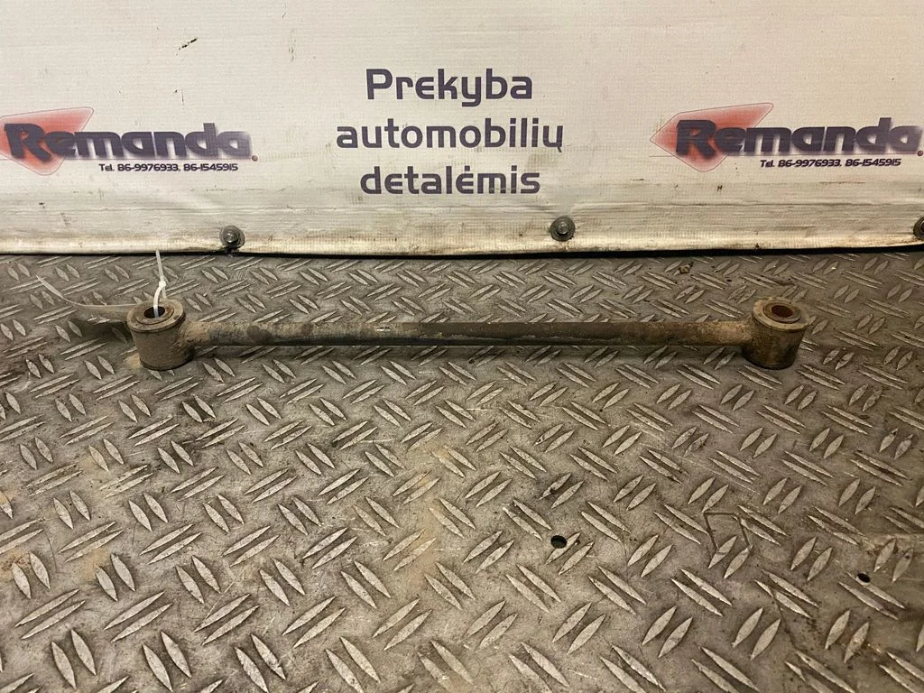 Rear control arm – rear right