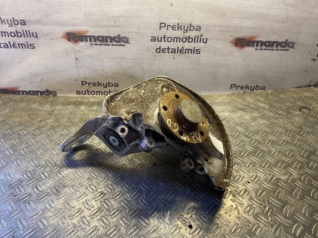 Rear wheel hub – rear right