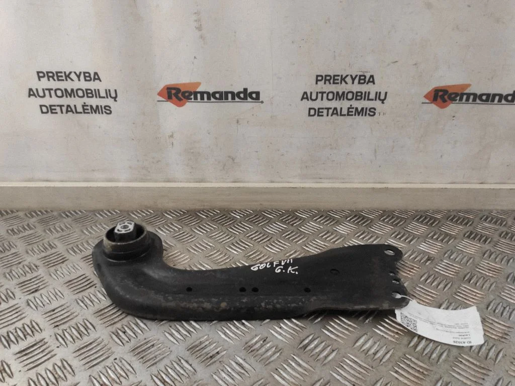 Aizmugurējā svira (dakša) 5Q0505225