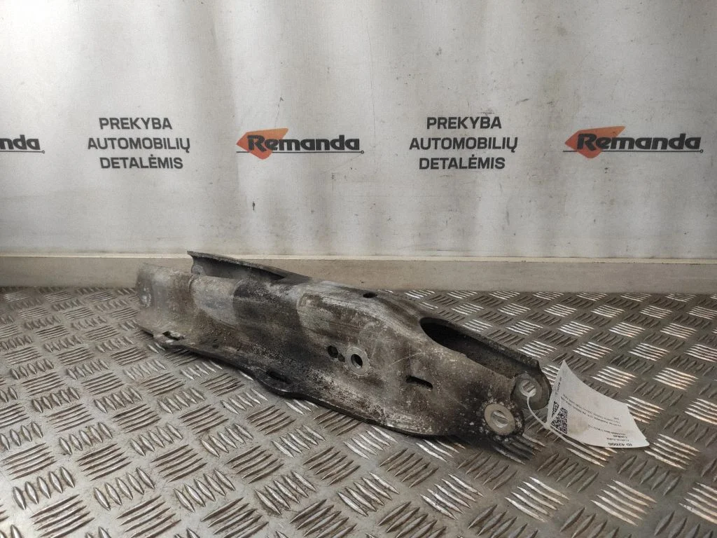 Rear upper control arm/wishbone – rear left