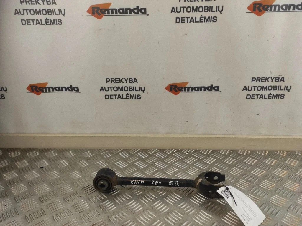 Rear upper control arm/wishbone – rear right