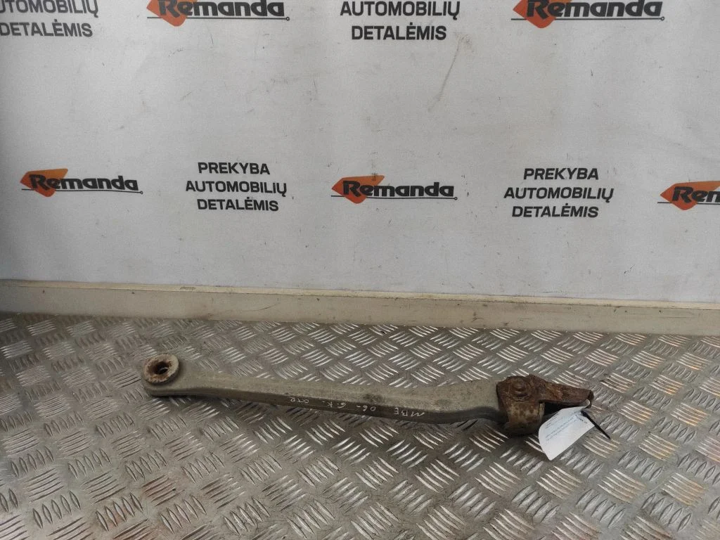 Rear upper control arm/wishbone – rear left