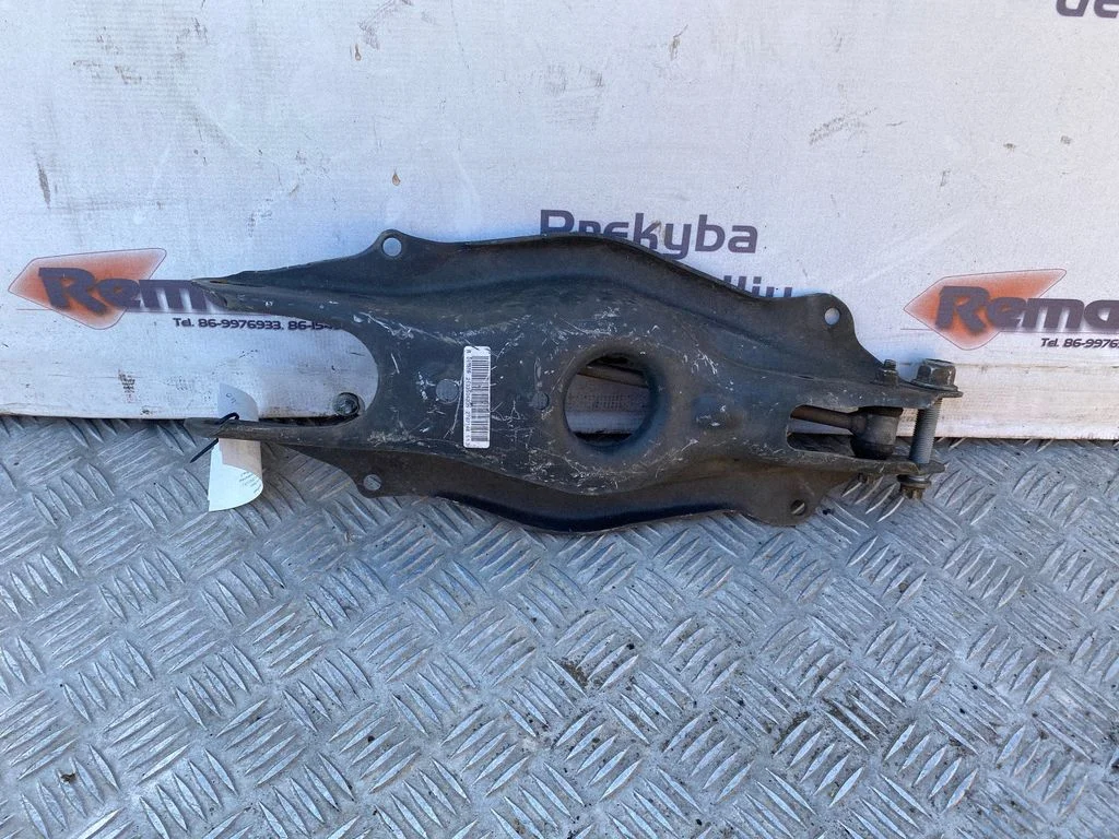 Tagumine ülemine õõtshoob A2053522000