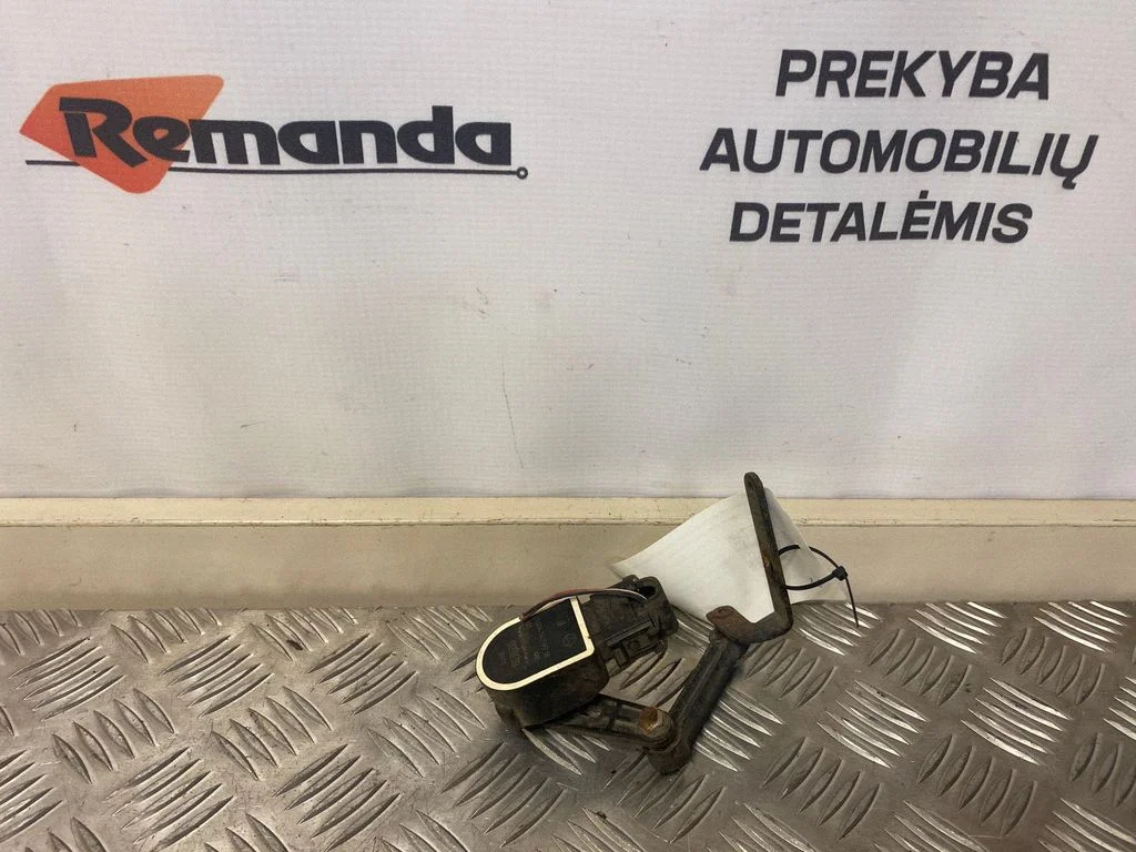 Galinės pakabos aukščio daviklis
