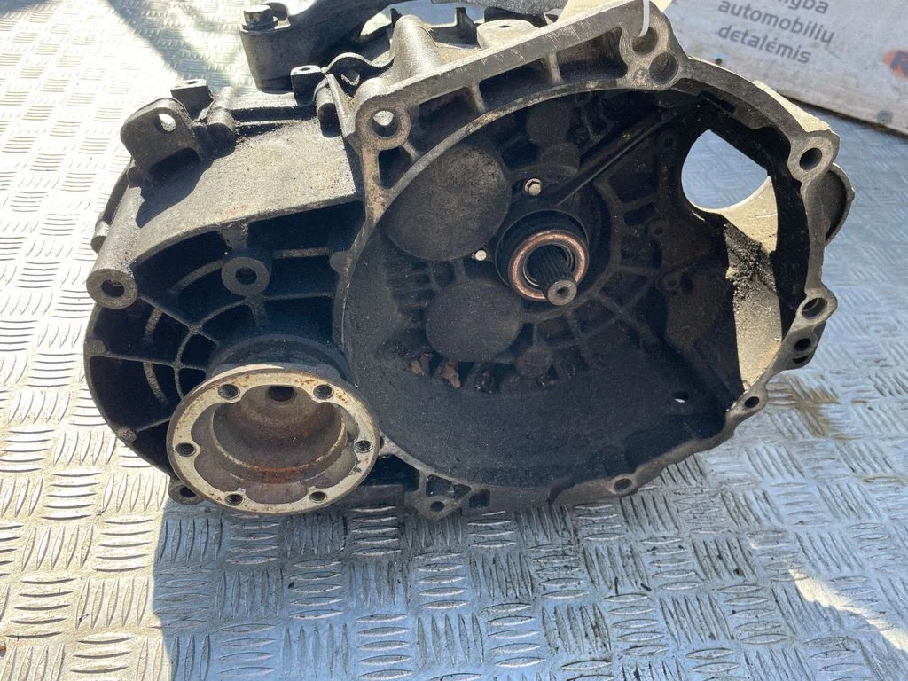 Mechaninė 6 pavarų dėžė