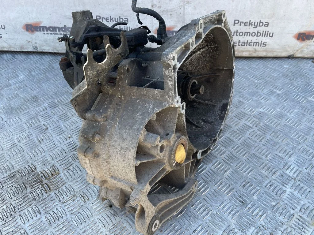 Manual 5 speed gearbox 3M5R7F096YE
