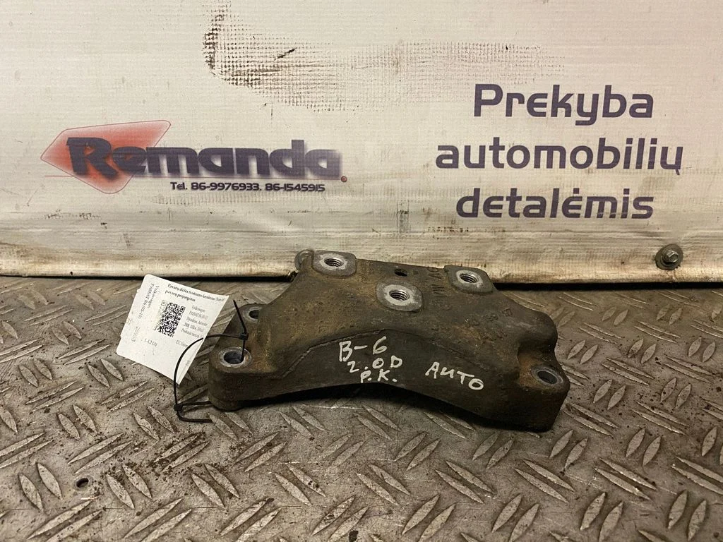 Ātrumkārbas stiprinājuma kronšteins – priekšējā kreisā