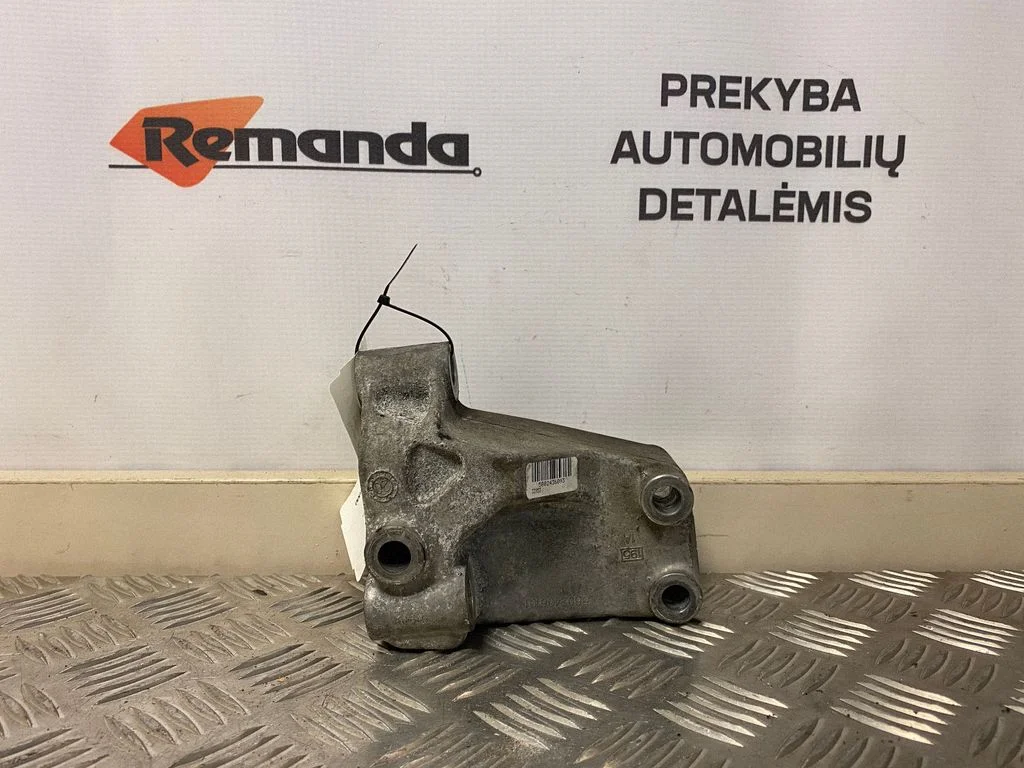 Gearbox mounting bracket 5802436191