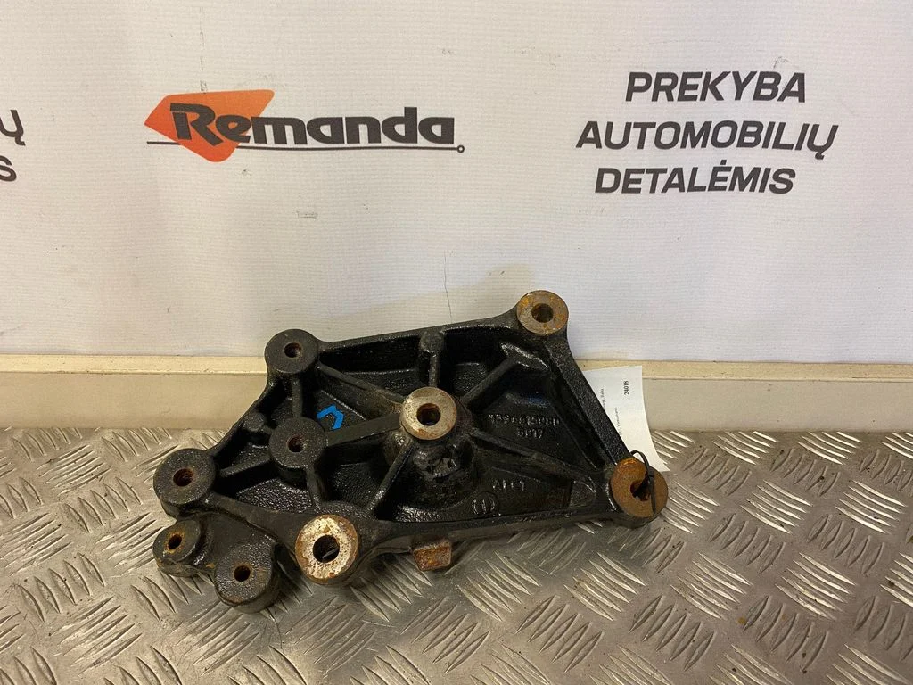 Gearbox mounting bracket 1396615080