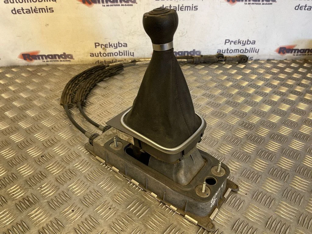 Pārnesumu pārslēgšanas mehānisms (kulise) 1K0711061B