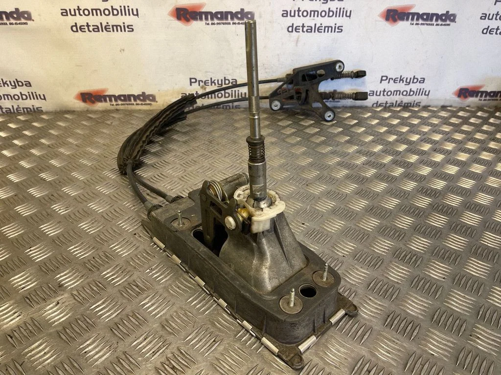 Pārnesumu pārslēgšanas mehānisms (kulise) 1K0711061B