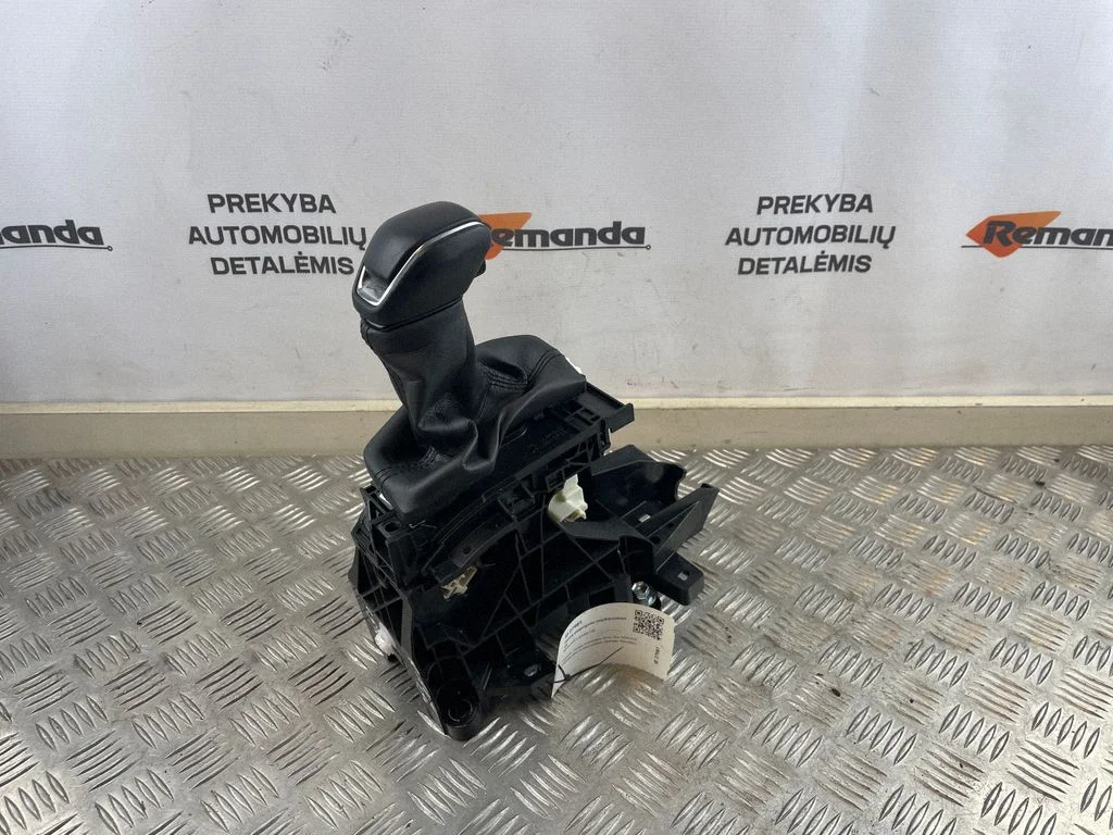 Gear selector mechanism 75M018RHD