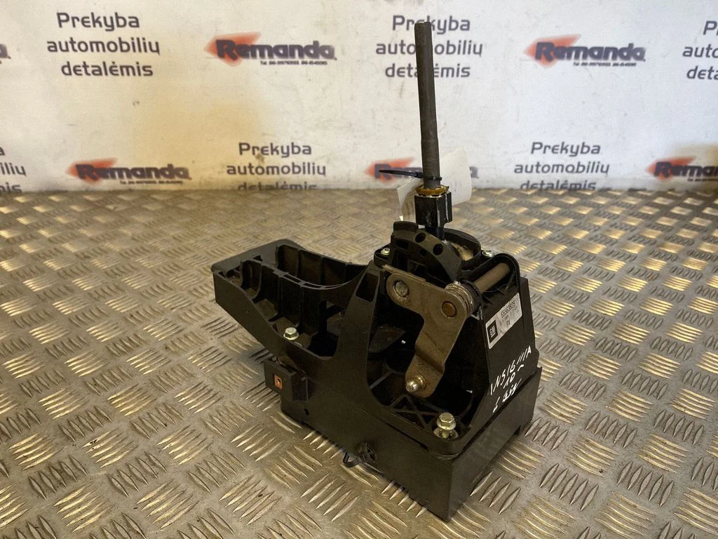 Gear selector mechanism 8126201000