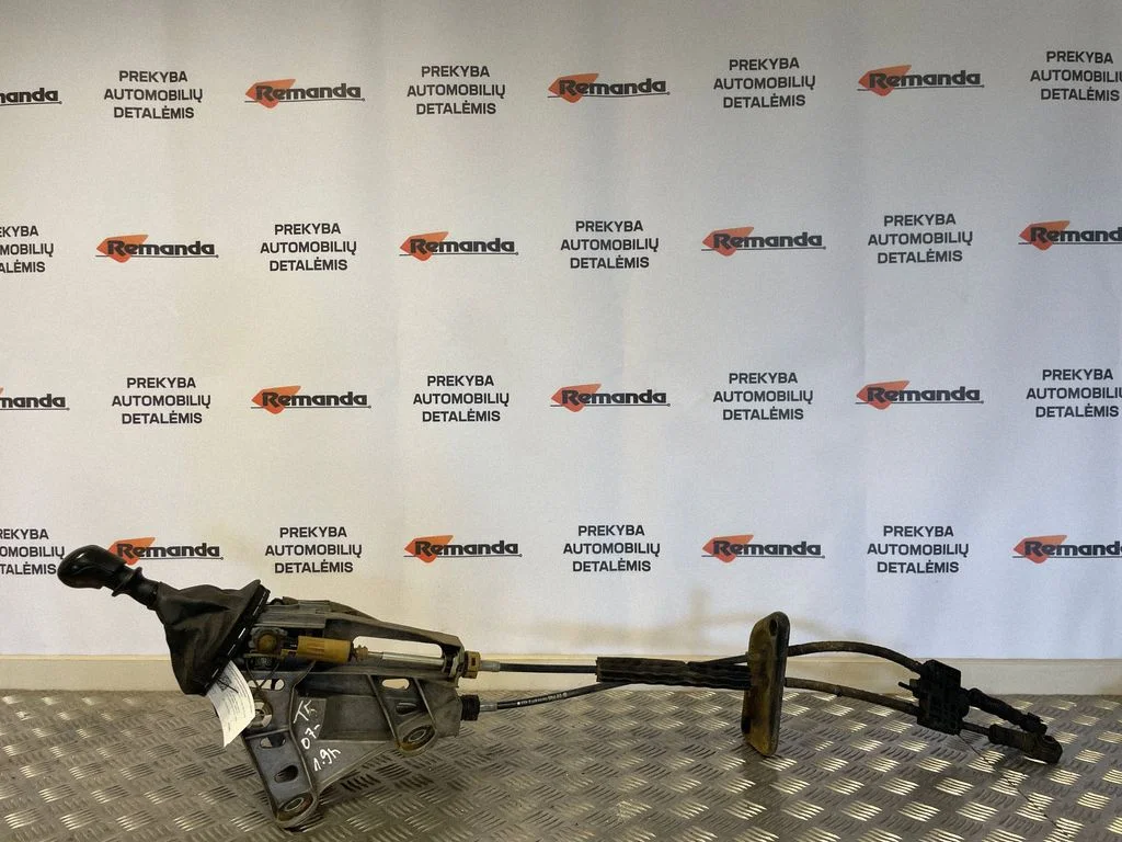 Gear selector mechanism 7H0711113B