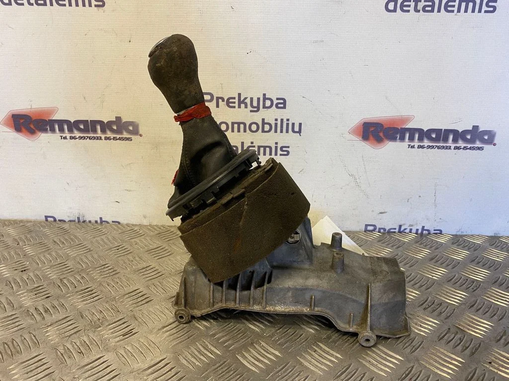 Gear selector mechanism