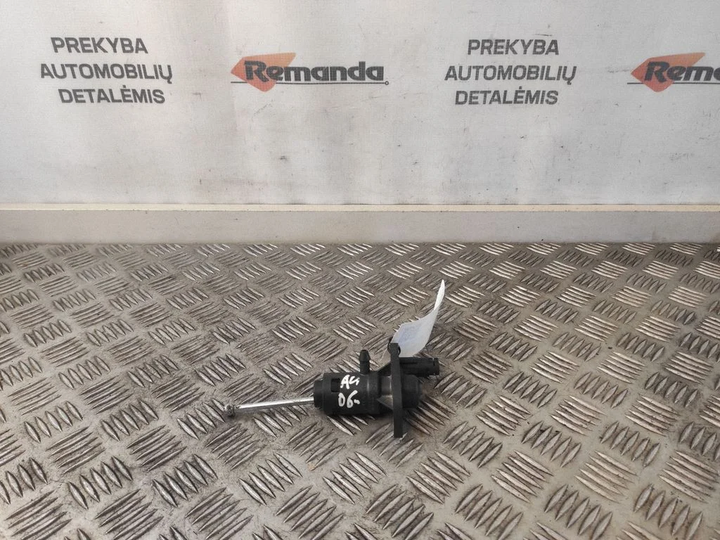 Clutch master cylinder – Audi A4 S4 B7 8E 8H (2005-2008)