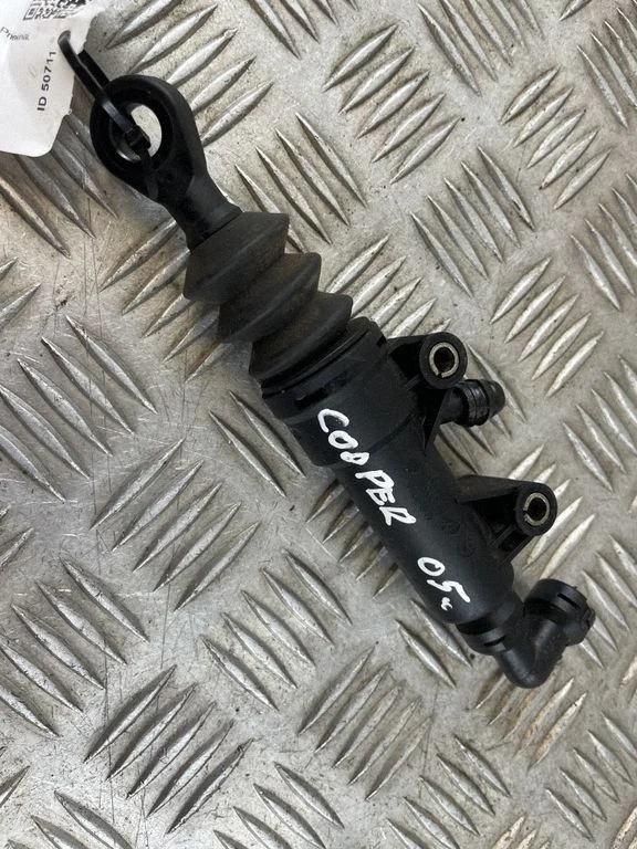 Clutch master cylinder – Mini One - Cooper R50 - 53 (2001-2006)