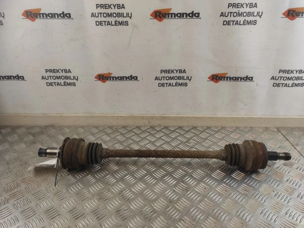 Rear driveshaft – rear right