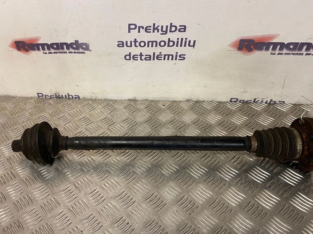 Aizmugurējā pusass 4E0501203C