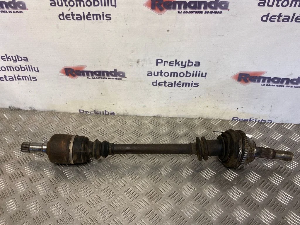 Priekšējā pusass – priekšējā kreisā