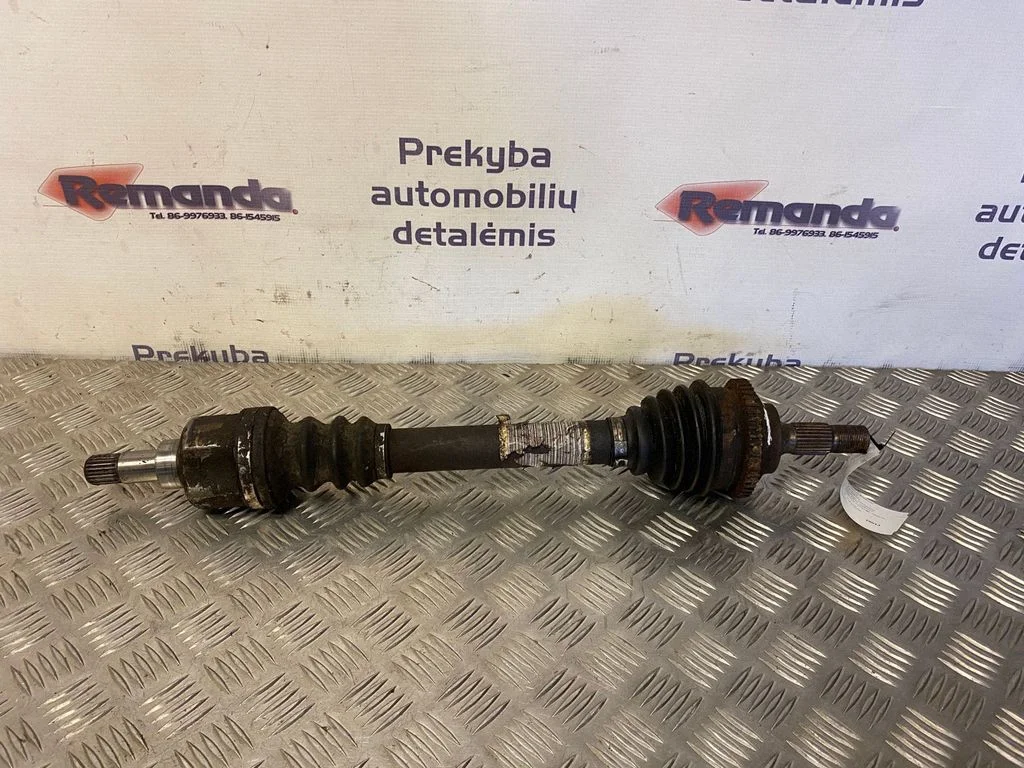 Priekšējā pusass – priekšējā kreisā