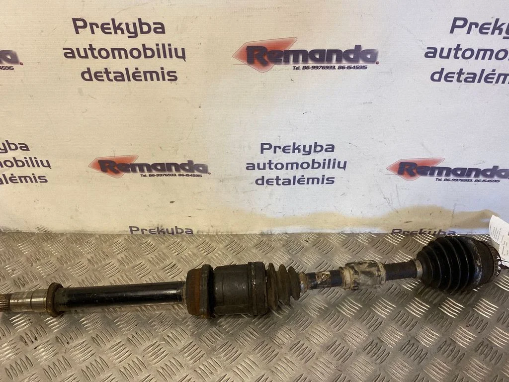 Priekšējā pusass – priekšējā labā