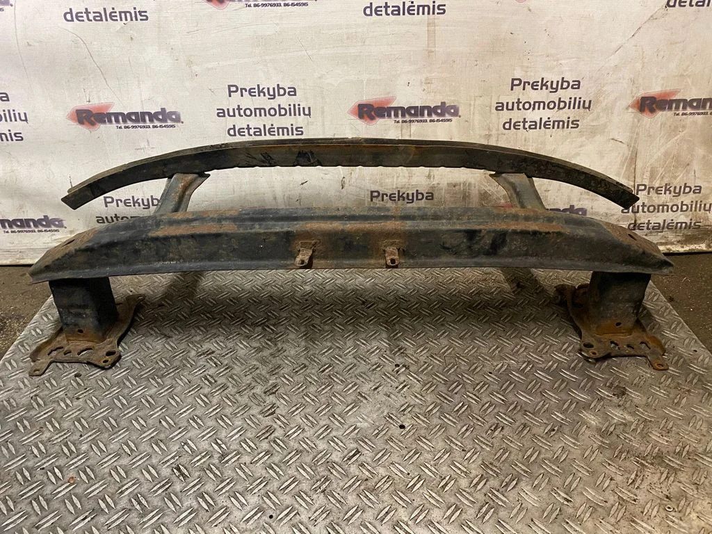 Priekšējā bampera šķērssija