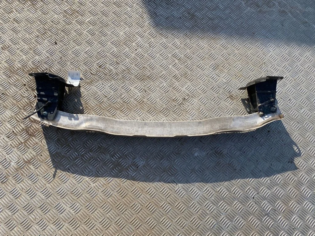 Esistange põikitala – Audi A3 S3 8P (2003-2012)
