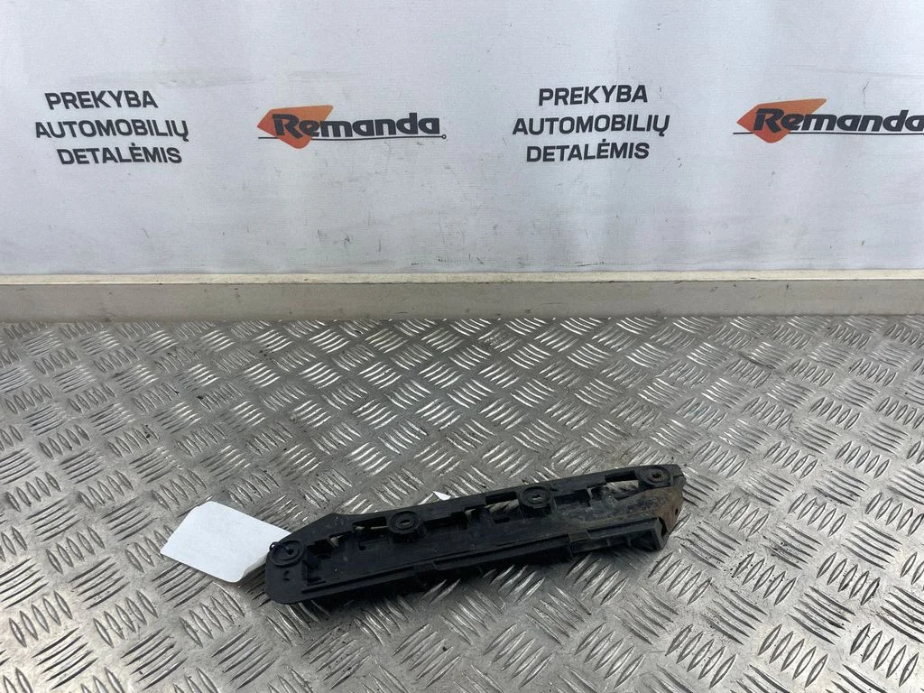 Priekšējā bampera turētājs 1T0807936