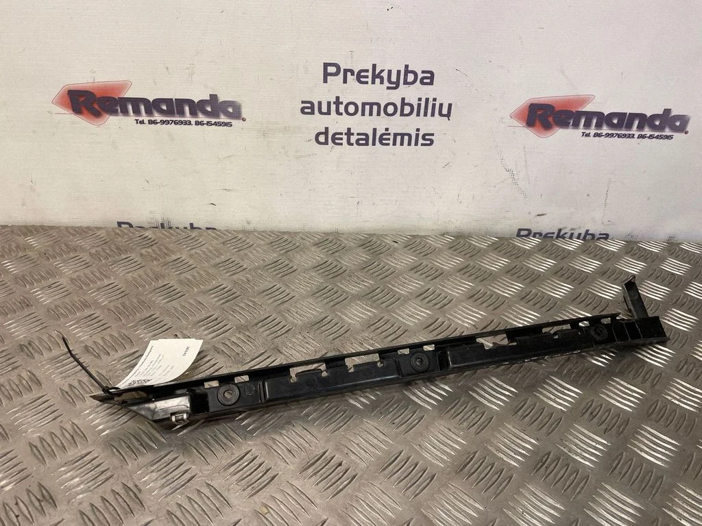 Priekšējā bampera turētājs 72758411