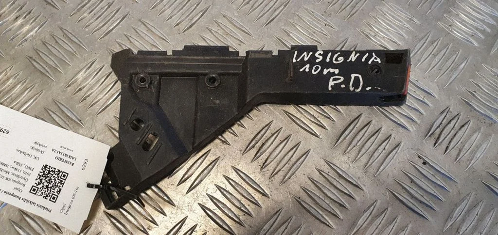 Front bumper mounting bracket 13238444