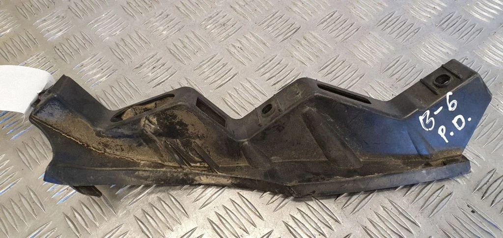 Front bumper mounting bracket 3C0807890