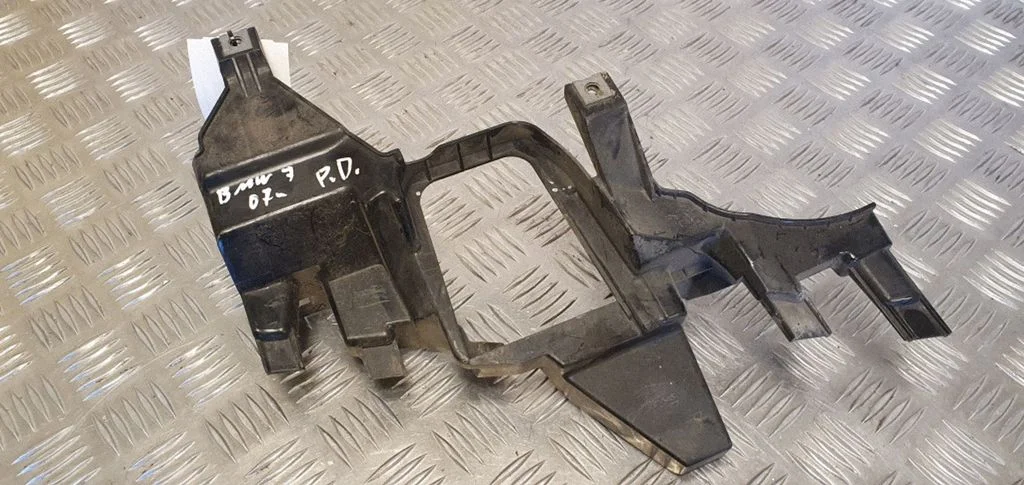 Front bumper mounting bracket – BMW 7 Series E65 E66 (2001-2008)