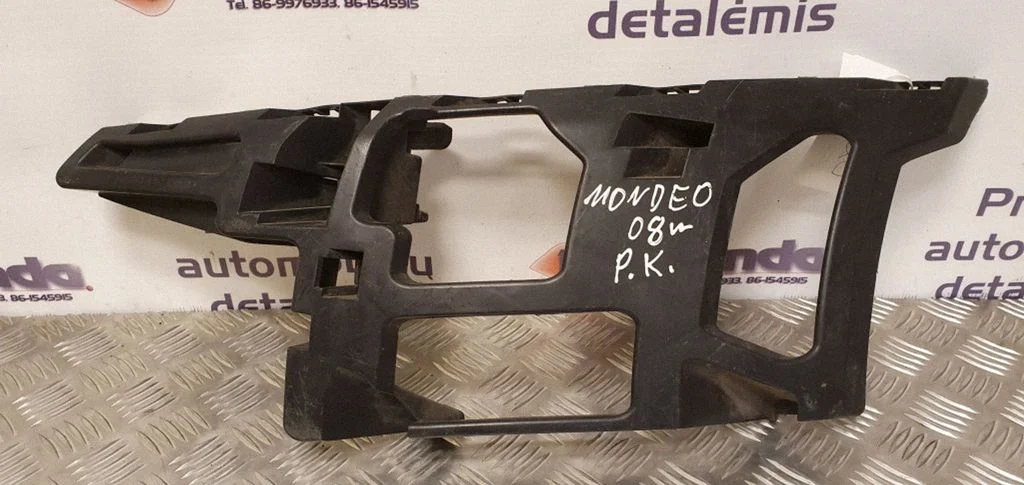 Priekšējā bampera turētājs 7S7117E857A