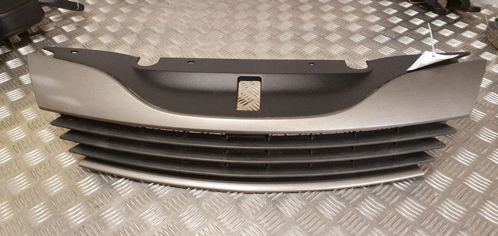 Augšējās restes 8200012581 – Renault Laguna II (2001-2007)
