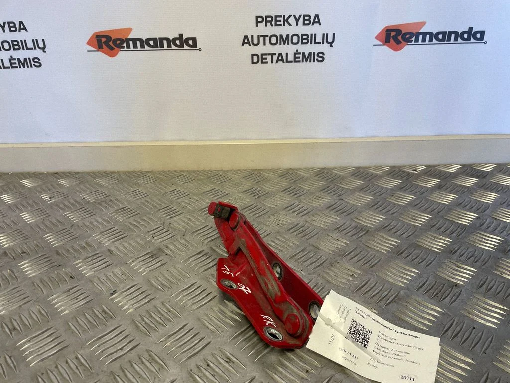Motora pārsega eņģe (-es) – kreisā